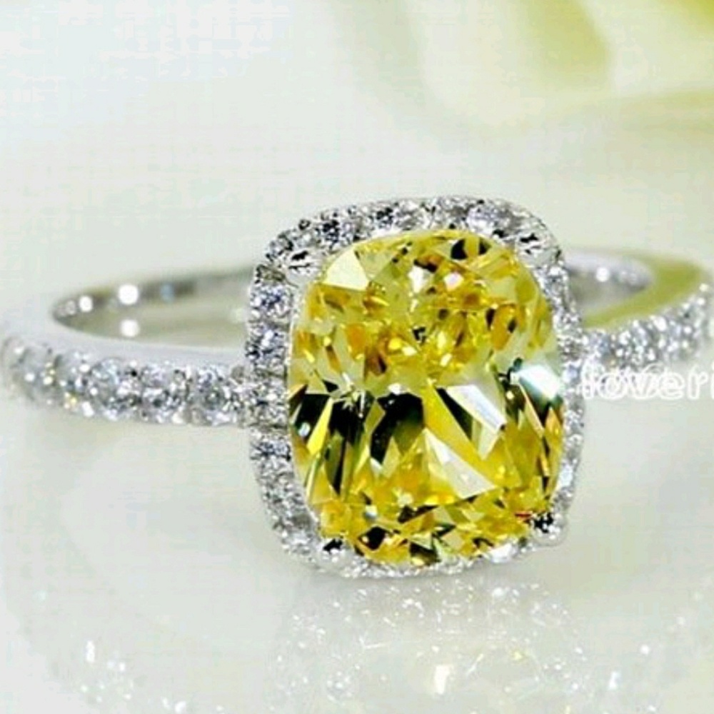Beautiful square 2ct stunning ring